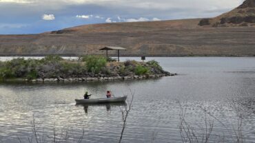 thumbnail_canoeing-on-the-snake-river-2